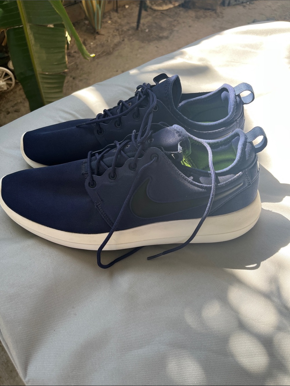 Nike Men’s Navy Blue Low-Top Sneakers